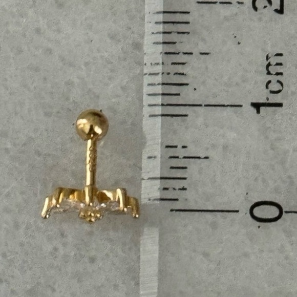 18k Gold Crystal Flower Carrilage Earring Brand New - Picture 3 of 3